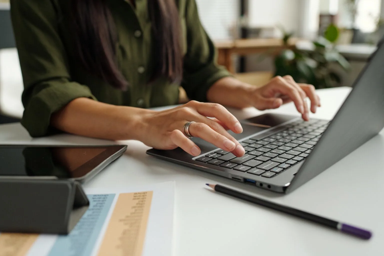 Aa Alicia Administratif Assistance Administrative Laval Shutterstock 2376074895 1536x1024 1